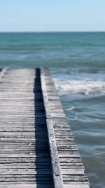 Deniz Okyanusu Kıyısı, arka plan