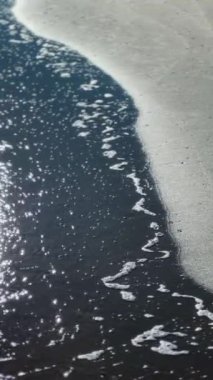 Okyanus Dalgaları Deniz Köpüğü Plajı