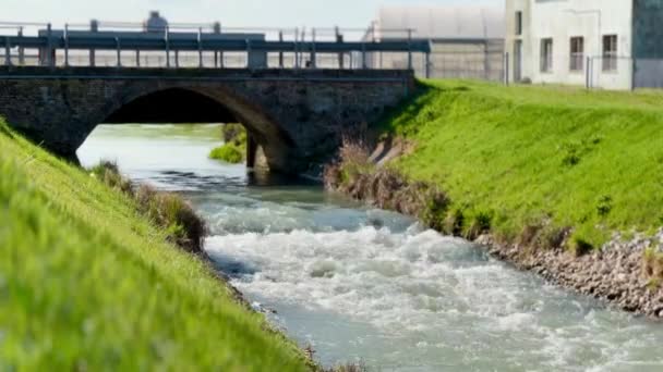 Strong River Green Grass Blue Sky High Quality Footage — Stock Video