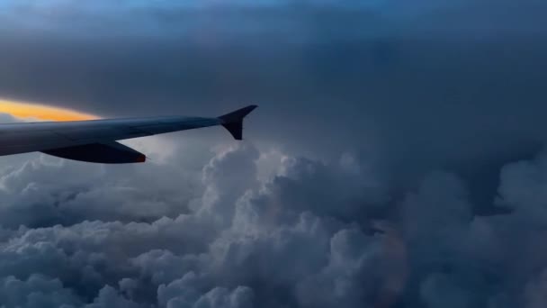 Aripa Avionului Zburând Norii Cerului Fulger Grevă Imagini Fullhd Înaltă — Videoclip de stoc