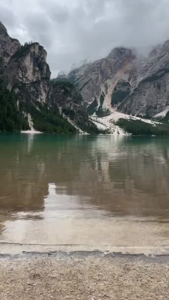 Jezioro Górach Spokojna Scena Tło Natury Wysokiej Jakości Materiał Filmowy — Wideo stockowe