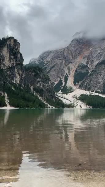 Dolomitas Alpes Cristal Turquesa Lago Montanha Calmo Fundo Imagens Fullhd — Vídeo de Stock