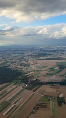 Uçaktan arazi görüntüsü. Yüksek kalite 4k görüntü