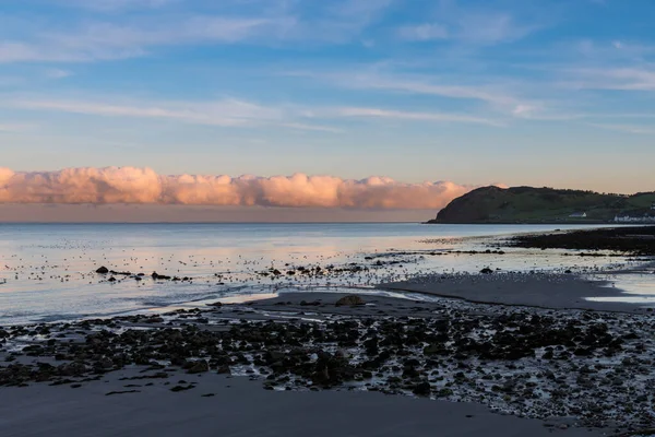Заході Сонця Над Узбережжям Антріма Північна Ірландія Розкинулася Смуга Барвистих — стокове фото