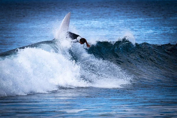 Surf Adolescente Ola Playa Tenerife Las Américas Trajes Neopreno Rojos — Foto de Stock