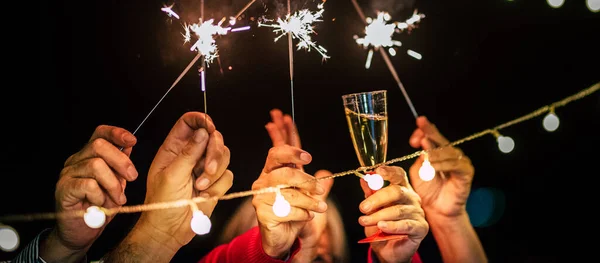 Group People Having Fun Enjoying Night Celebrating 2021 New Year — Stock Photo, Image