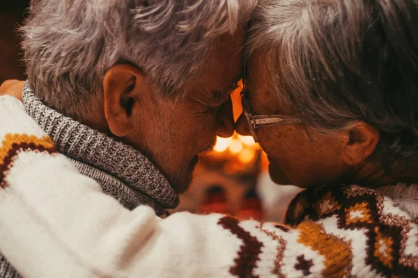 Gamla Kaukasiska Par Tillbringar Fritid Tillsammans Hemma Älskade Man Och — Stockfoto