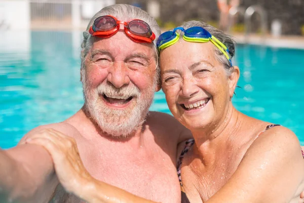 Couple Two Happy Seniors Having Fun Enjoying Together Swimming Pool — Stock Photo, Image