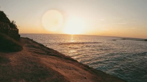 Sonnenuntergang Blick Auf Den Schönen Strand Von Meer Oder Ozean — Stockvideo