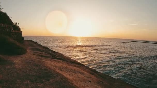 Sonnenuntergang Blick Auf Den Schönen Strand Von Meer Oder Ozean — Stockvideo