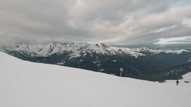 Scenic Footage Beautiful Snowy Mountains Ski Trail — Stock Video