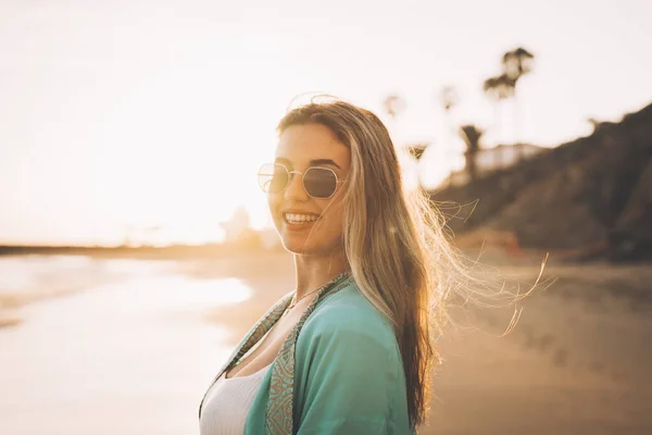 Portrait One Happy Beautiful Woman Sand Beach Enjoying Having Fun — Stock Photo, Image