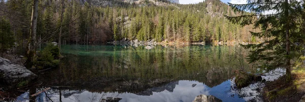 Panoramabild Zeigt Einen Schönen Sonnigen Bergsee — Stockfoto