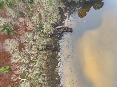Fransa 'da Audierne sahilinde gemi enkazlarının hava manzarası vardı. Fotoğraf bir İHA tarafından çekildi.