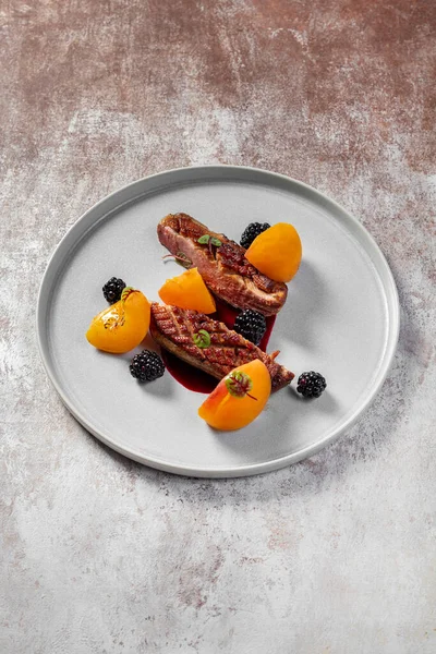 Grilled Duck Breast Blackberries Blackberry Sauce Pickled Peaches Light Ceramic — Stock Photo, Image