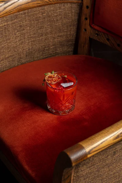 Bloody Mary Koktél Paradicsomléből Vodkából Egy Darab Jégből Átlátszó Üvegben — Stock Fotó