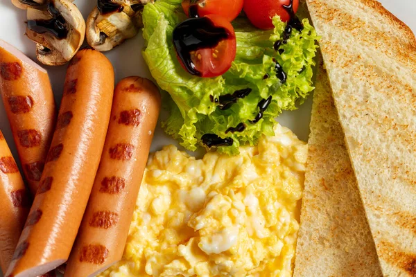 Scrambled Eggs Sausages Toast Lettuce Cherry Tomatoes Mushrooms Balsamic Sauce — Stock Photo, Image