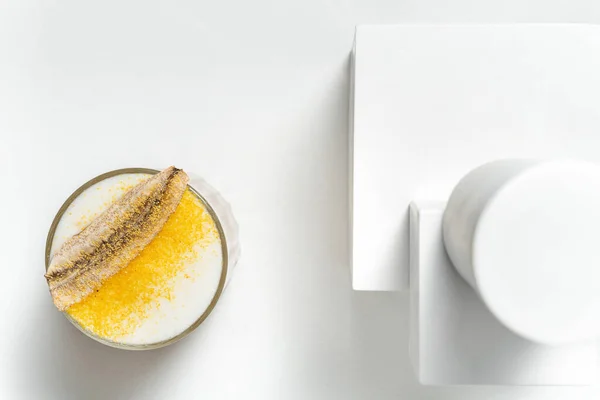 Mango Sour Cocktail Transparent Glass Piece Ice Citrus Foam Topped — Stock Photo, Image