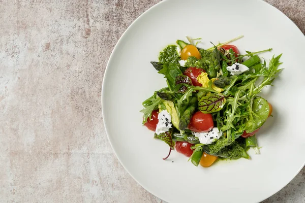 Spring Salad Asparagus Red Yellow Cherry Tomatoes Garganzola Cheese Lettuce — Stock Photo, Image