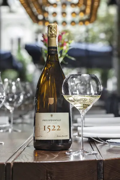 Una Bottiglia Champagne Philipponnat Cuvee 1522 Grand Cru Extra Brut — Foto Stock