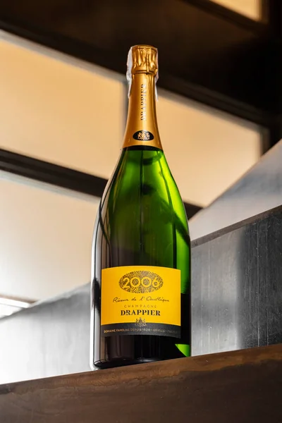 Eine Flasche Grande Sendre Magnum 2006 Champagner Und Ein Glas — Stockfoto
