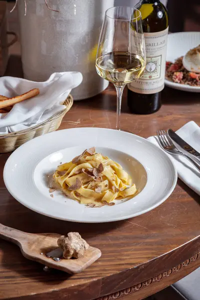 Spaghetti Sauce Plate Truffle Wooden Table Glass Wine Grissini Basket — ストック写真