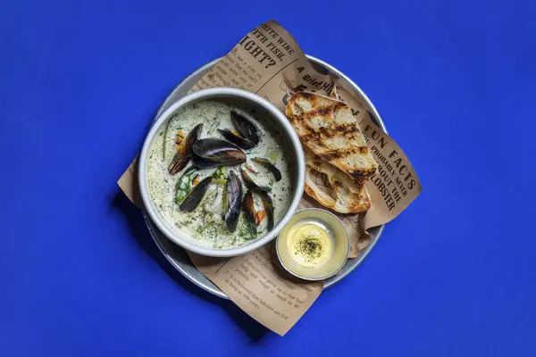 Creamy Soup Seafood Squid Salmon Mussels Potatoes Chuka Seaweed Soup — Stockfoto