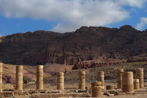 Les Ruines Ancienne Ville Pétra Jordan Avec Des Colonnes Devant — Photo