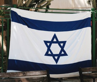İsrail Devleti 'nin kuruluşundan bu yana 75 yıl geçti. İsrail bayrağı. Durum sembolü.