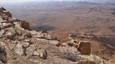 Makhtesh Ramon, İsrail Negev Çölü 'nün jeolojik bir özelliğidir. Birüssebi şehrinin yaklaşık 85 km güneyinde yer alan bu arazi, dünyanın en büyük erozyon sirkini temsil ediyor.