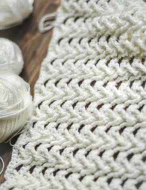 Tığ işi. Beyaz iplikli tığ işi şık bir kumaştır. fotoğrafçılığı kapat