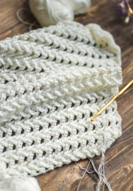 Tığ işi. Beyaz iplikli tığ işi şık bir kumaştır. fotoğrafçılığı kapat