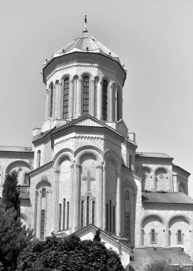 Kiliseye. Georgia, Tiflis şehrinde. St. Trinity veya Sameba Ortodoks Katedrali.