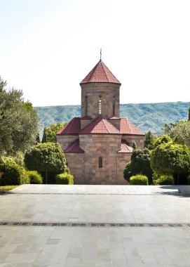 Georgia, Tiflis Kilisesi 'nde. Tiflis, Gürcistan 'ın Kura Nehri kıyısında yer alan başkenti ve en büyük şehridir..