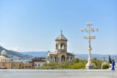 Georgia, Tiflis Kilisesi 'nde. Tiflis, Gürcistan 'ın Kura Nehri kıyısında yer alan başkenti ve en büyük şehridir..