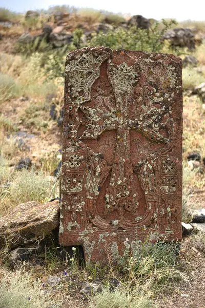 Khachkar. Parçalar, detaylar, St. Stepanos Kilisesi yakınlarında Ermenistan, Kos adasında 7. yüzyılda..