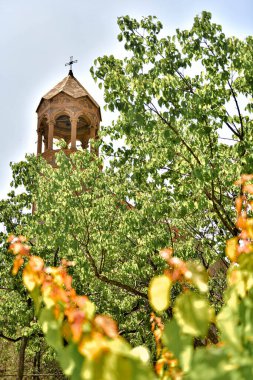 St. Mesrop Mashtots Kilisesi, 5. yüzyılda kurulmuş ve son şeklini 19. yüzyılda almıştır. Oshakan Köyü Ermenistan.