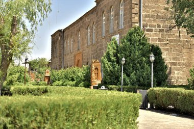 St. Mesrop Mashtots Kilisesi, 5. yüzyılda kurulmuş ve son şeklini 19. yüzyılda almıştır. Oshakan Köyü Ermenistan.