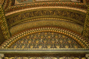 Süs ve parçalar. Etchmiadzin Ermeni Havari Kilisesi 'nin ana katedrali, dördüncü yüzyıl. Vagharshapat, Armavir Eyaleti, Ermenistan