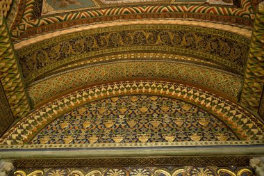 Süs ve parçalar. Etchmiadzin Ermeni Havari Kilisesi 'nin ana katedrali, dördüncü yüzyıl. Vagharshapat, Armavir Eyaleti, Ermenistan