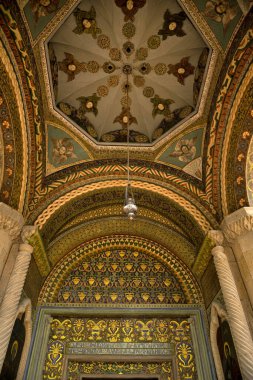 Süs ve parçalar. Etchmiadzin Ermeni Havari Kilisesi 'nin ana katedrali, dördüncü yüzyıl. Vagharshapat, Armavir Eyaleti, Ermenistan.