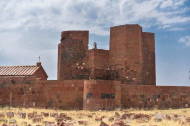 Kiliseye. Dashtadem Kalesi, VXIX. Yüzyıl, Ermenistan 'ın taş duvarı..