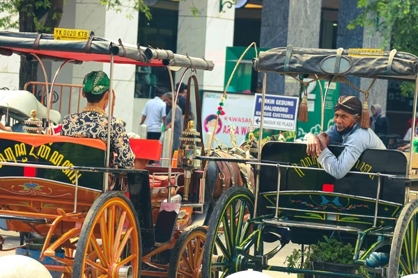 Side View Interaction Wagon Andong Drivers Jalan Malioboro Jogyakarta Типичной — стоковое фото
