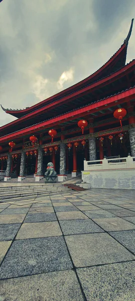 Фотография Крыши Храма Сэма Конга Семаранге Китайском Стиле Доминирует Красный — стоковое фото