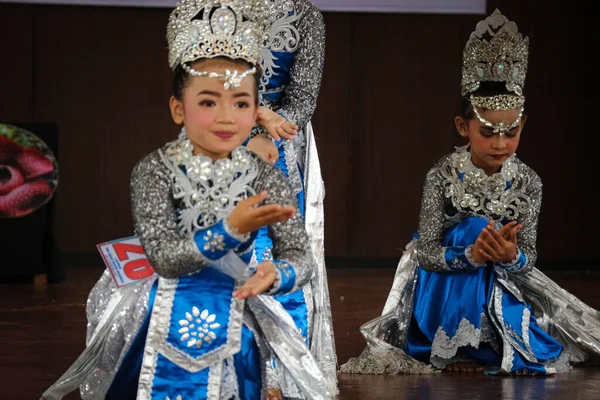 Yakarta Indonesia Noviembre 2022 Los Niños Pequeños Que Van Desde —  Fotos de Stock
