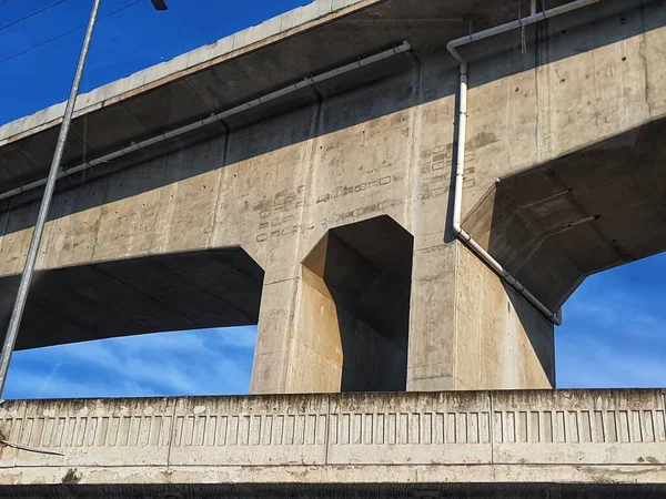 Structure Pont Béton Est Très Robuste Croise Avec Autres Structures — Photo