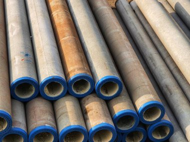 Beton kazık yığınları. Bu, Endonezya 'da köprü yapılarında kullanılan en popüler vakıflardan biridir..