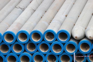 Beton kazık yığınları. Bu, Endonezya 'da köprü yapılarında kullanılan en popüler vakıflardan biridir..