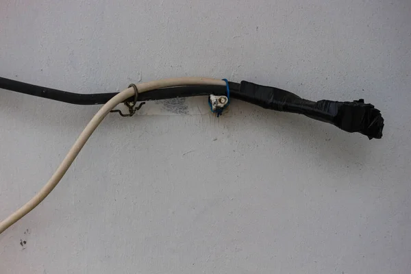 Cable Blanco Cable Negro Unido Pared Para Deambular — Foto de Stock