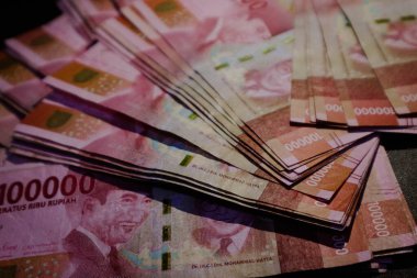 Birkaç yüz bin rupia sikke saçıldı. Şablon geçmişiniz ya da iş ve finansla ilgili haberler için mükemmeldir..